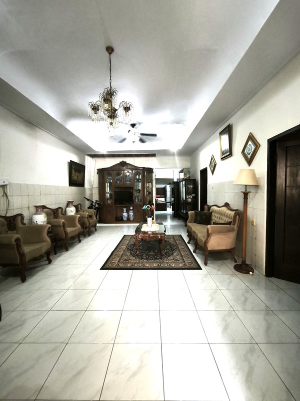 Rumah di Jl. Ciomas , Kebayoran Baru ada Kost2an aktif 12 Kamar