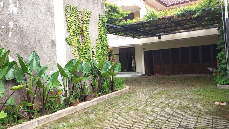 Rumah Luas Cocok untuk Kantor atau Tempat Usaha di Cipete Utara, Dharmawangsa, Kebayoran Baru