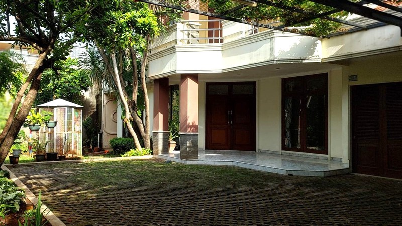 Rumah Luas Cocok untuk Kantor atau Tempat Usaha di Cipete Utara, Dharmawangsa, Kebayoran Baru