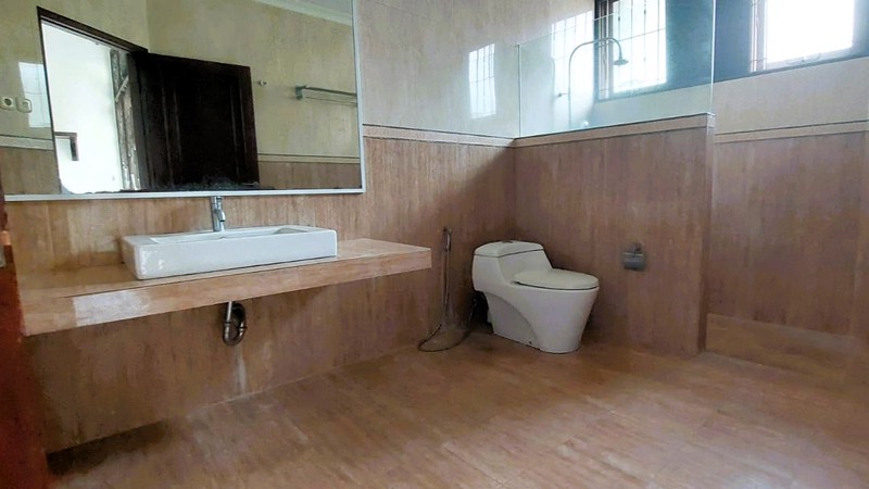 Rumah Luas Cocok untuk Kantor atau Tempat Usaha di Cipete Utara, Dharmawangsa, Kebayoran Baru