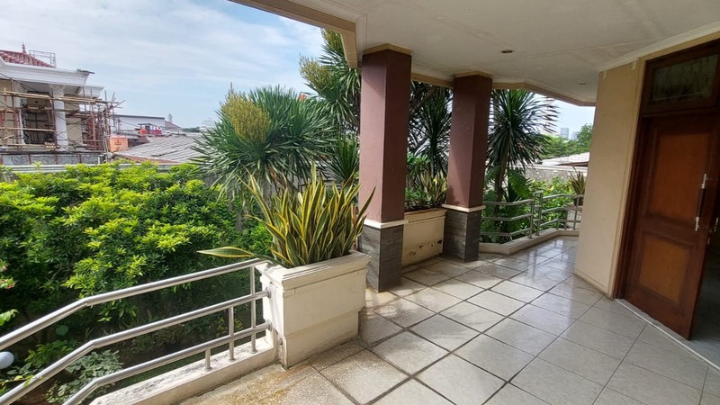 Rumah Luas Cocok untuk Kantor atau Tempat Usaha di Cipete Utara, Dharmawangsa, Kebayoran Baru