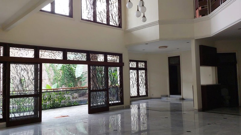 Rumah Luas Cocok untuk Kantor atau Tempat Usaha di Cipete Utara, Dharmawangsa, Kebayoran Baru
