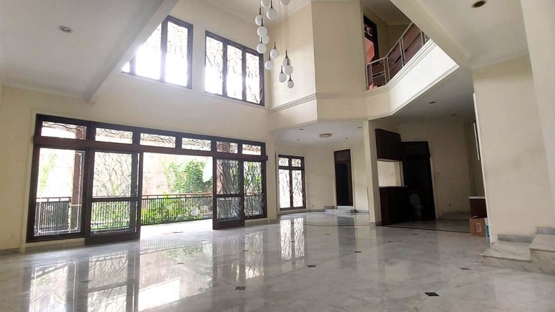 Rumah Luas Cocok untuk Kantor atau Tempat Usaha di Cipete Utara, Dharmawangsa, Kebayoran Baru