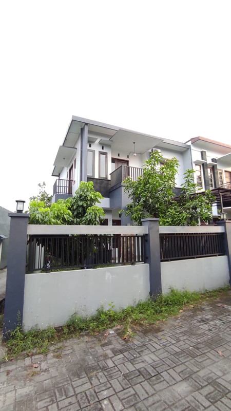 Dijual Rumah 2 Lantai di Lokasi Strategis Banteng (Jakal KM 7) Sinduharjo, Ngaglik Sleman