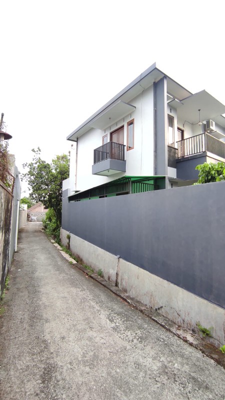 Dijual Rumah 2 Lantai di Lokasi Strategis Banteng (Jakal KM 7) Sinduharjo, Ngaglik Sleman