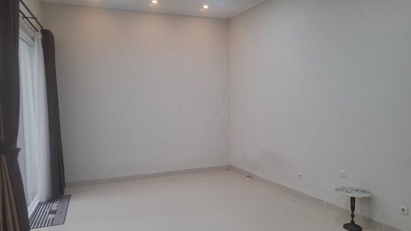 Rumah Baru Direnovasi di Jalan Besar di Condet Disewa/ Dijual Cepat