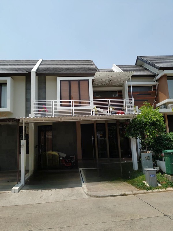 Rumah Best Value, Minimalis di Cluster Cosmo Estate Lippo Cikarang full furnished dengan solar panel hemat listrik