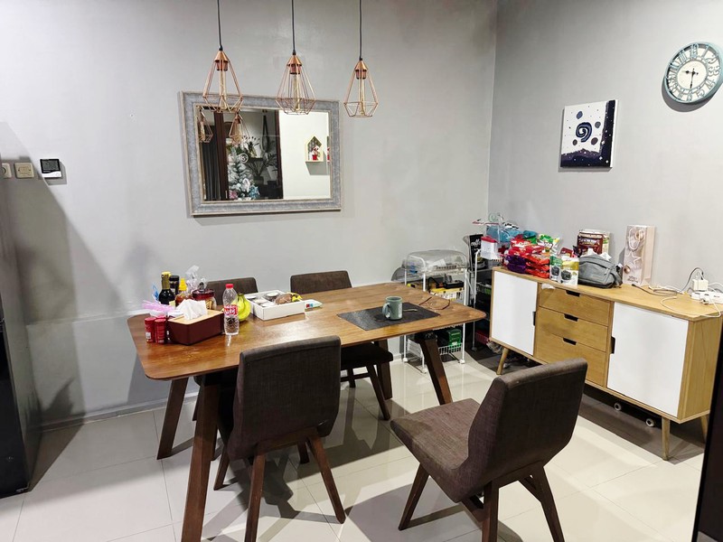 Rumah Best Value, Minimalis di Cluster Cosmo Estate Lippo Cikarang full furnished dengan solar panel hemat listrik