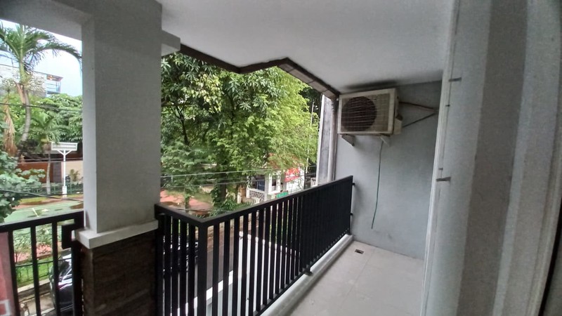 Rumah Disewakan 5 KT di Tebet Jaksel - Akses Jalan 2 Mobil