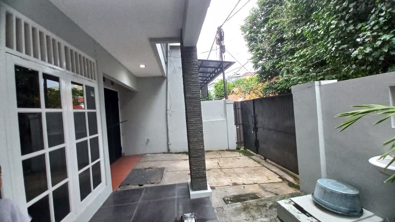 Rumah Disewakan 5 KT di Tebet Jaksel - Akses Jalan 2 Mobil