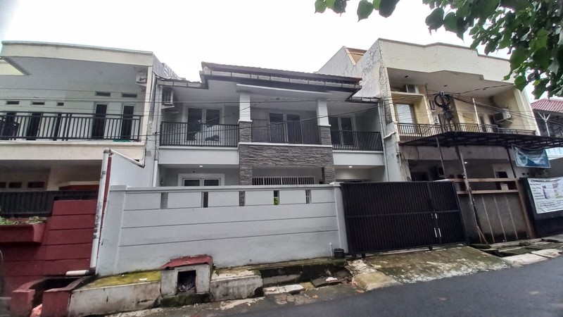 Rumah Disewakan 5 KT di Tebet Jaksel - Akses Jalan 2 Mobil