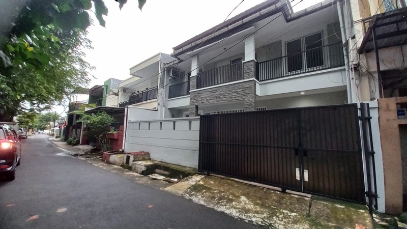 Rumah Disewakan 5 KT di Tebet Jaksel - Akses Jalan 2 Mobil