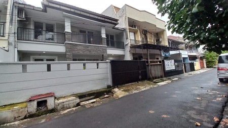 Rumah Disewakan 5 KT di Tebet Jaksel - Akses Jalan 2 Mobil