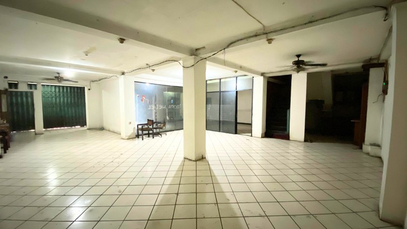 Ruko 2,5 Lantai Lokasi dekat MT. Haryono Residence di Otista Raya Jatinegara Jaktim