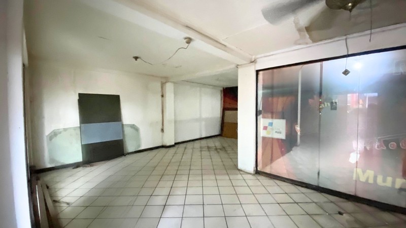 Ruko 2,5 Lantai Lokasi dekat MT. Haryono Residence di Otista Raya Jatinegara Jaktim