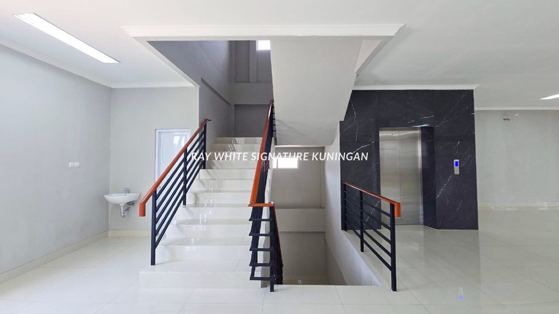 Gedung Brand New 4 Lantai di Kawasan Citeureup, Bogor