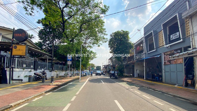 Rumah Strategis di Jl. Tebet Barat Raya Cocok untuk Kantor atau Tempat Usaha
