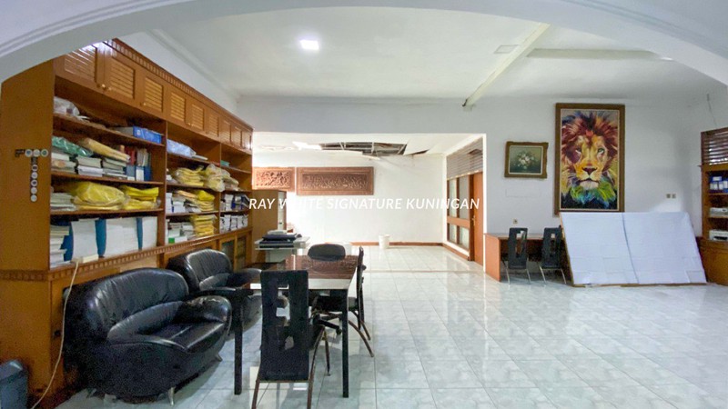 Rumah Strategis di Jl. Tebet Barat Raya Cocok untuk Kantor atau Tempat Usaha