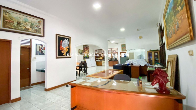 Rumah Strategis di Jl. Tebet Barat Raya Cocok untuk Kantor atau Tempat Usaha