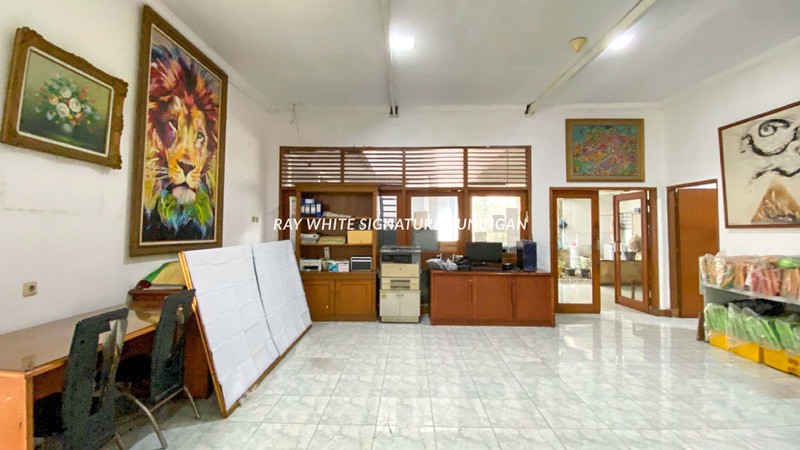 Rumah Strategis di Jl. Tebet Barat Raya Cocok untuk Kantor atau Tempat Usaha