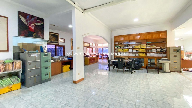 Rumah Strategis di Jl. Tebet Barat Raya Cocok untuk Kantor atau Tempat Usaha