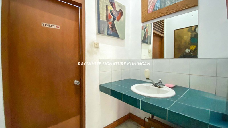 Rumah Strategis di Jl. Tebet Barat Raya Cocok untuk Kantor atau Tempat Usaha