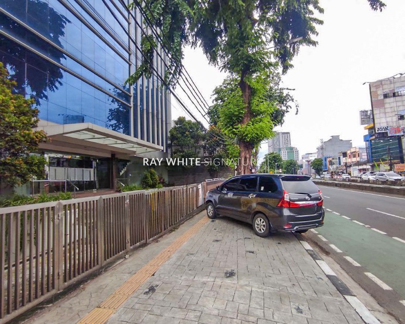 Dijual Office Building Baru 8,5 Lantai di Area Warung Buncit, Jakarta Selatan