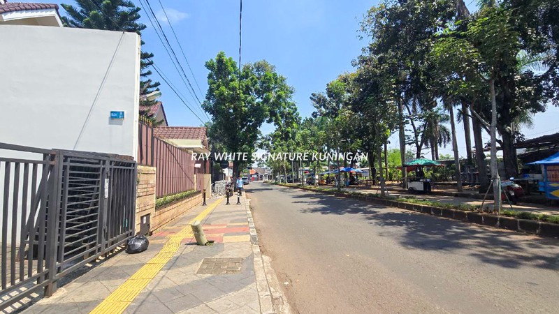 Gedung Kantor Premium 3 Lantai Siap Pakai di Kawasan BSD City 