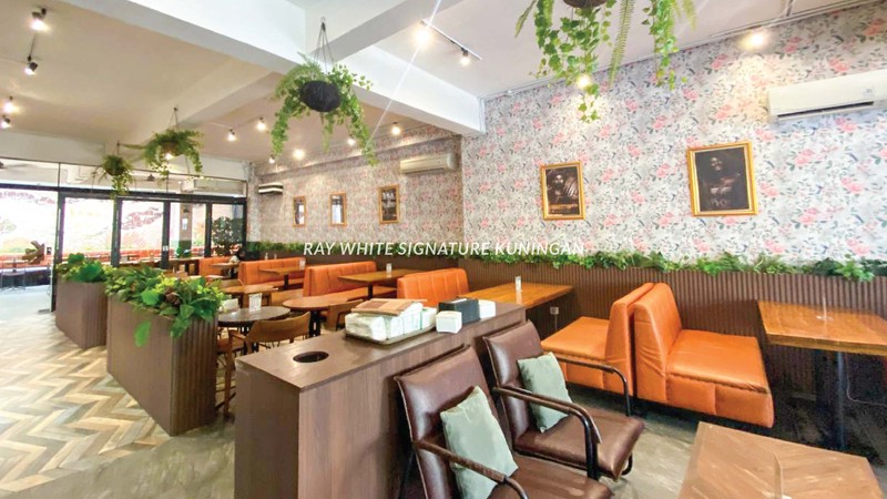 Gedung Komersial 3 Lantai di lokasi strategis Tebet - Cocok untuk Kantor & Usaha