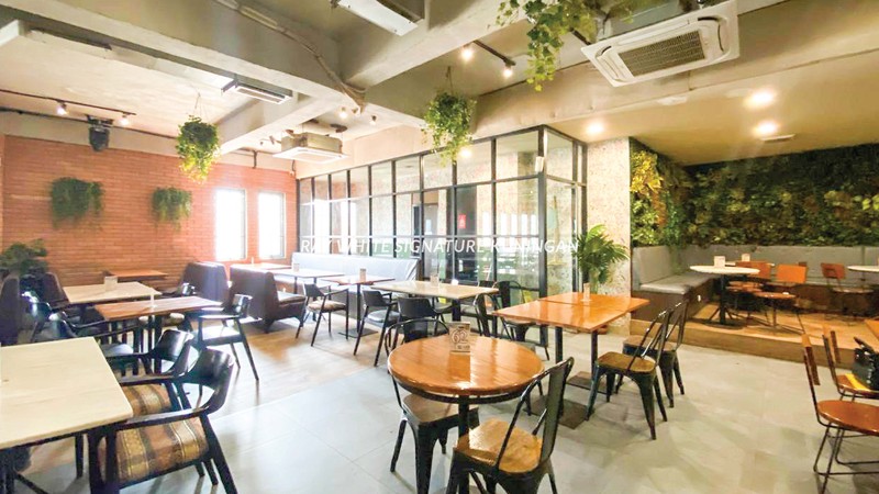 Gedung Komersial 3 Lantai di lokasi strategis Tebet - Cocok untuk Kantor & Usaha