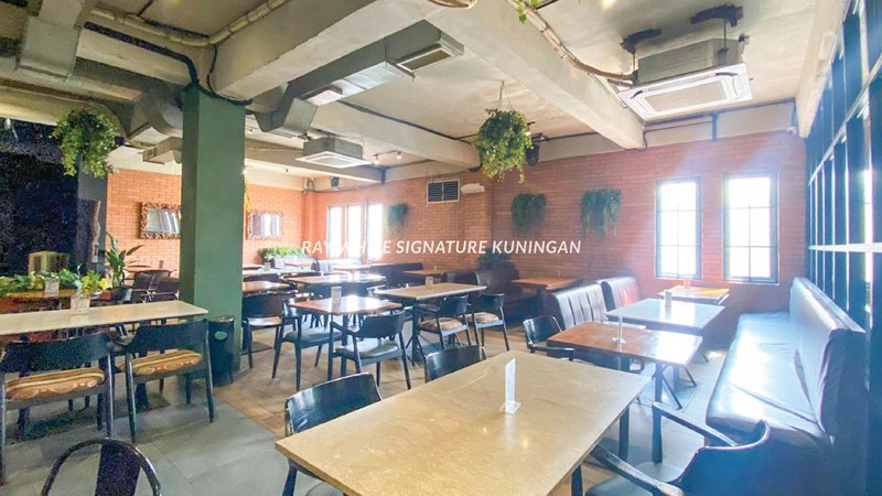 Gedung Komersial 3 Lantai di lokasi strategis Tebet - Cocok untuk Kantor & Usaha