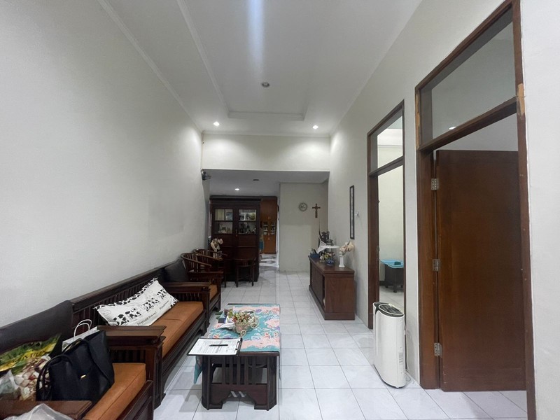 Rumah Keluarga Lokasi Strategis di Sanggar Hurip