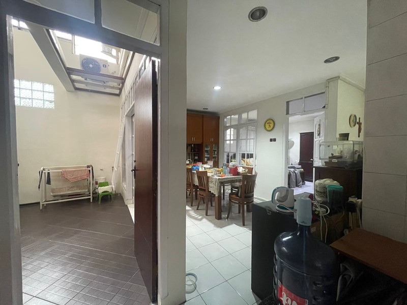 Rumah Keluarga Lokasi Strategis di Sanggar Hurip