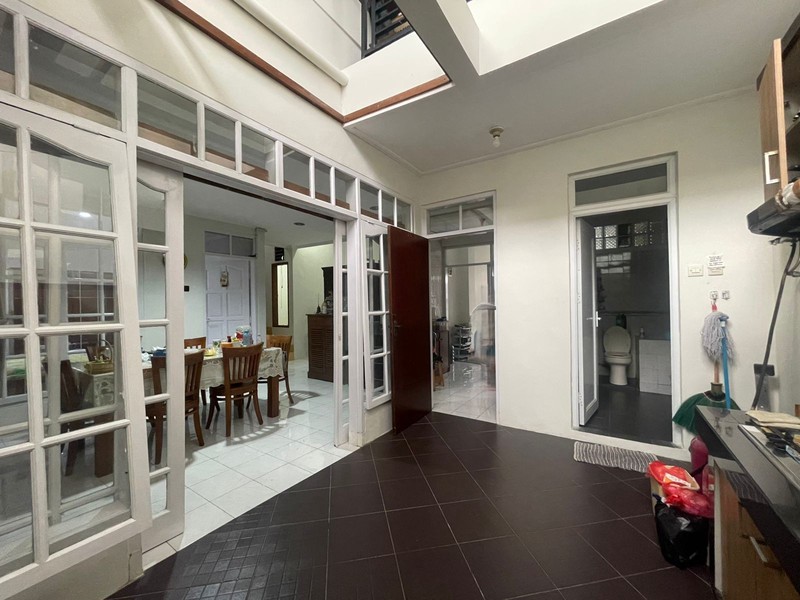 Rumah Keluarga Lokasi Strategis di Sanggar Hurip