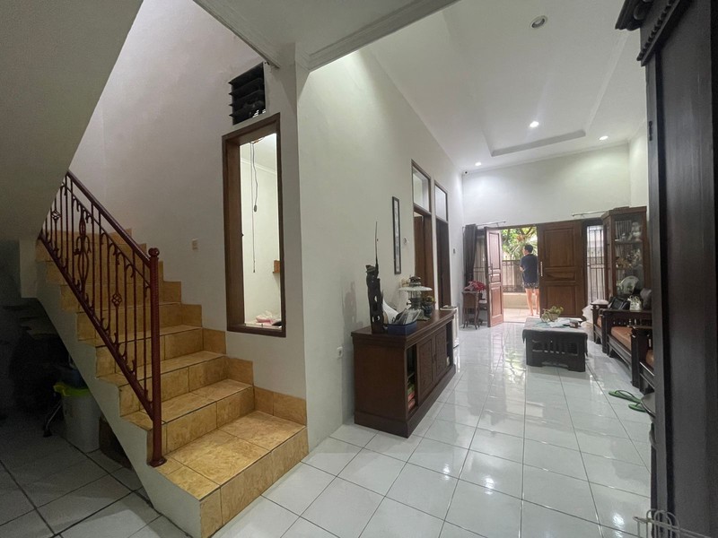 Rumah Keluarga Lokasi Strategis di Sanggar Hurip