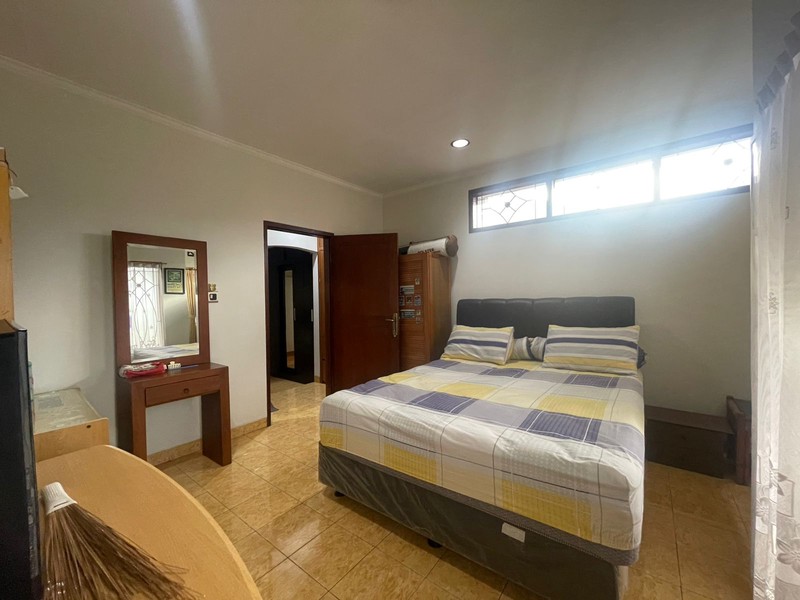 Rumah Keluarga Lokasi Strategis di Sanggar Hurip