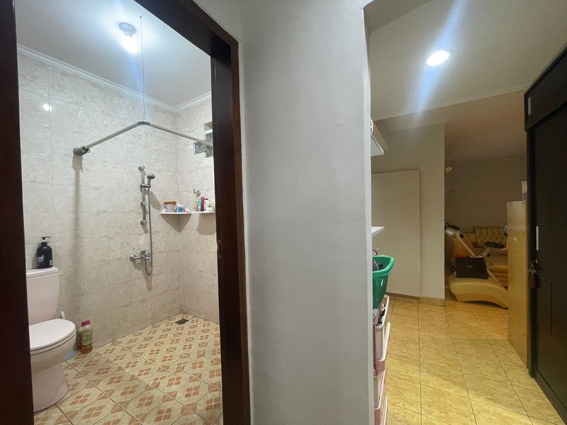 Rumah Keluarga Lokasi Strategis di Sanggar Hurip