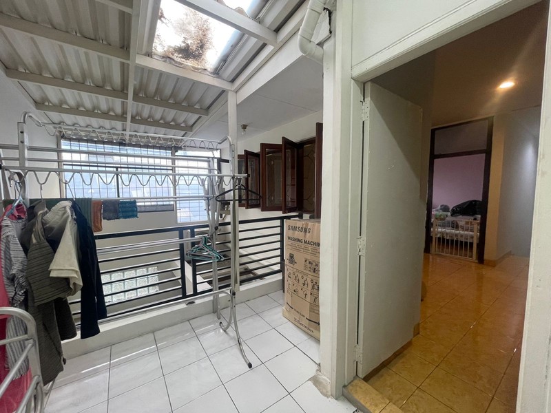 Rumah Keluarga Lokasi Strategis di Sanggar Hurip