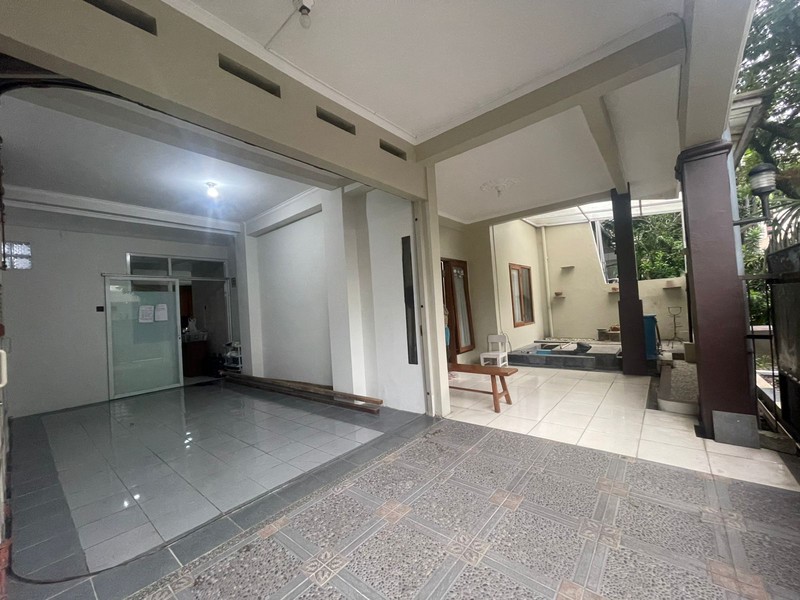 Rumah Keluarga Lokasi Strategis di Sanggar Hurip