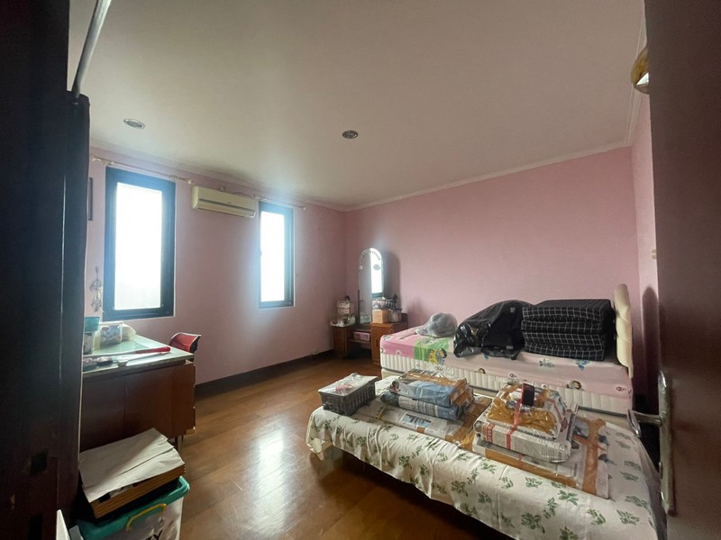 Rumah Keluarga Lokasi Strategis di Sanggar Hurip