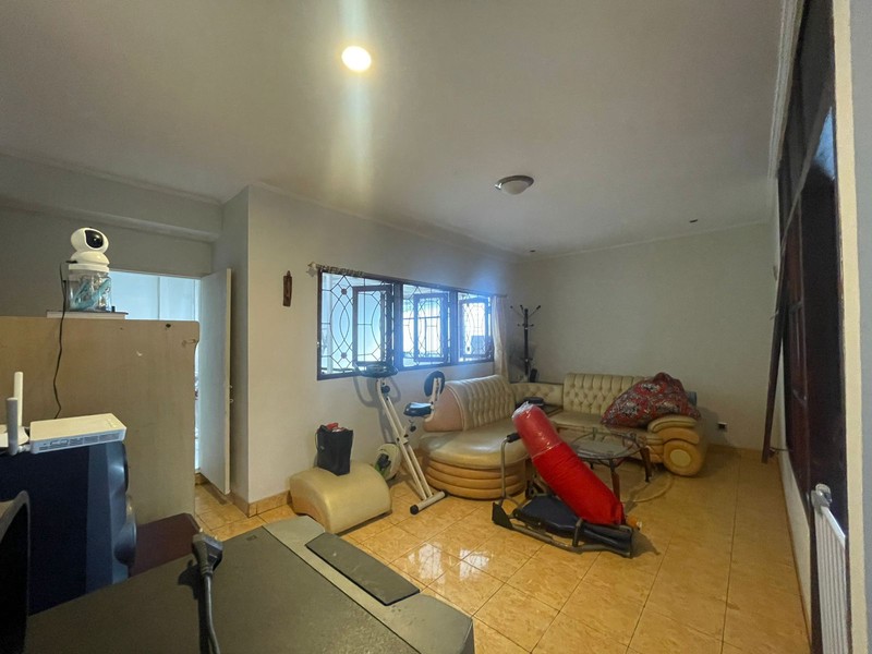 Rumah Keluarga Lokasi Strategis di Sanggar Hurip