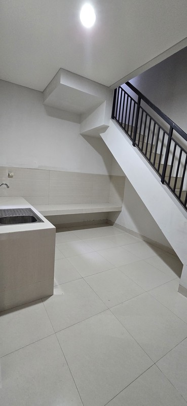 Jarang Ada !! Di Eminent Precia  Jalan Utama - Sewa Tahunan