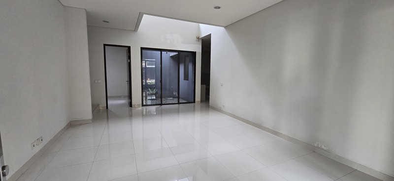 Jarang Ada !! Di Eminent Precia  Jalan Utama - Sewa Tahunan