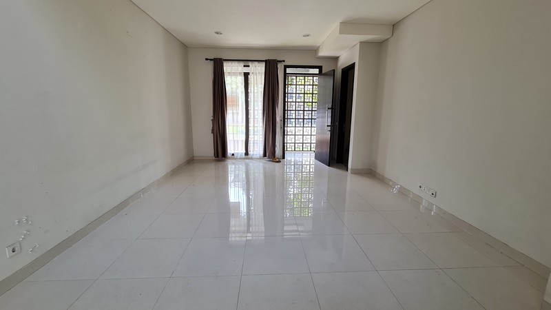 Jarang Ada !! Di Eminent Precia  Jalan Utama - Sewa Tahunan