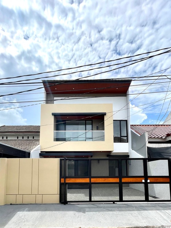 Turun harga Rumah Renovasi 2 Lantai Griya Loka BSD city