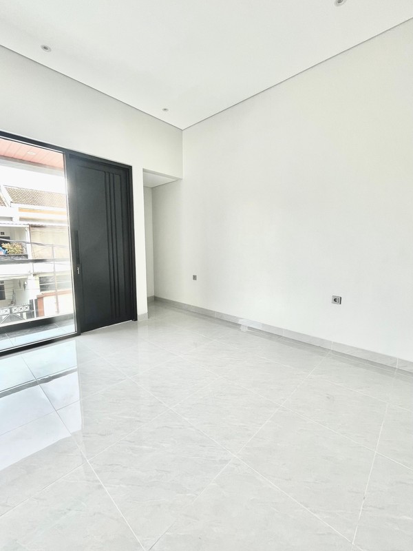 Turun harga Rumah Renovasi 2 Lantai Griya Loka BSD city