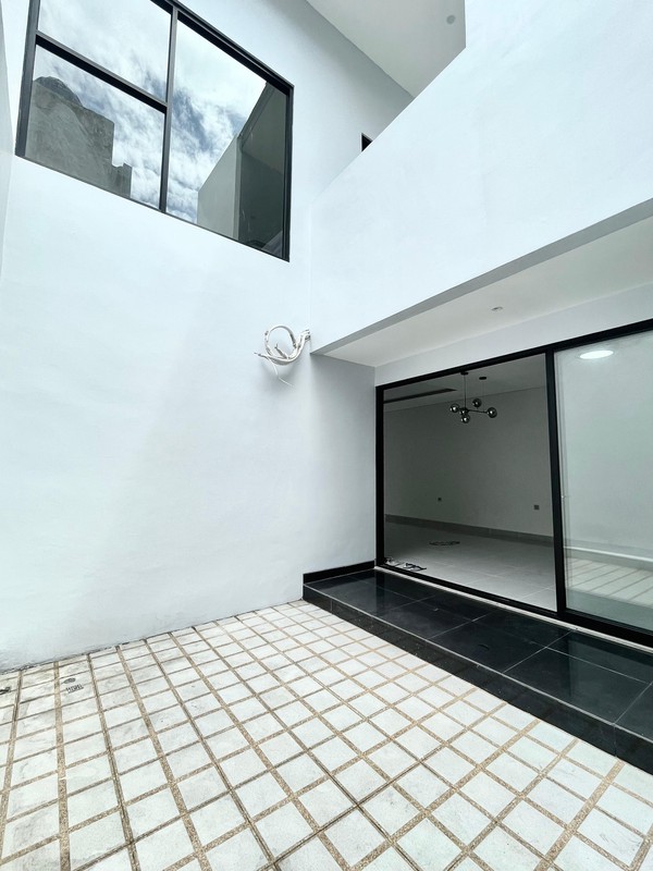 Turun harga Rumah Renovasi 2 Lantai Griya Loka BSD city