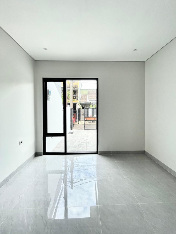 Turun harga Rumah Renovasi 2 Lantai Griya Loka BSD city