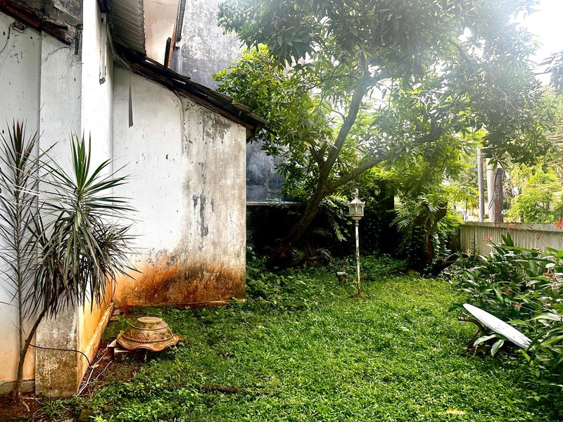 Dijual Cepat Rumah Hoek LT 540 m2, Dekat Tol & MRT Lebak Bulus