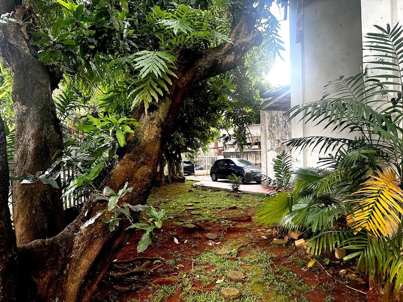 Dijual Cepat Rumah Hoek LT 540 m2, Dekat Tol & MRT Lebak Bulus